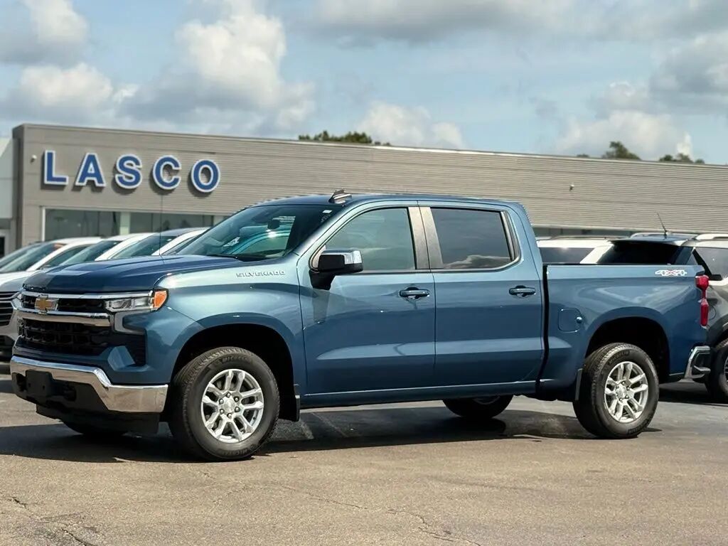 2024 Chevrolet Silverado 1500 LT — photo 1 of 13