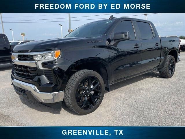 2022 Chevrolet Silverado 1500 LT — photo 1 of 13