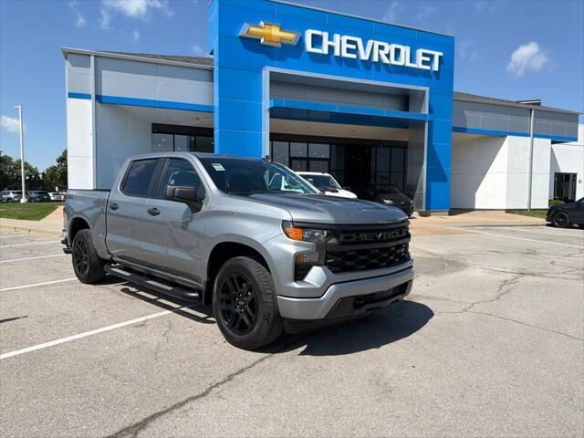 2025 Chevrolet Silverado 1500 Custom — photo 1 of 14