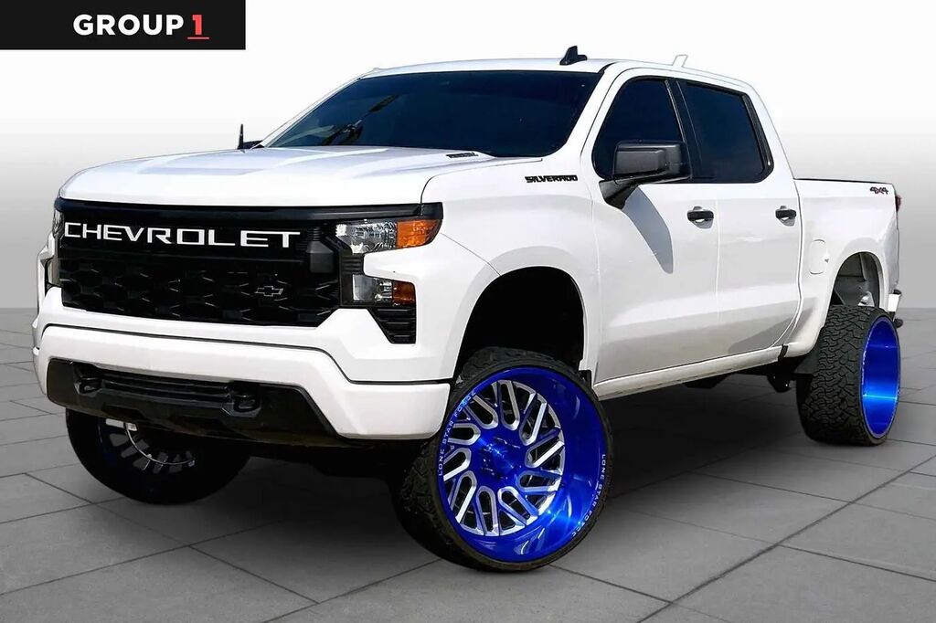 2025 Chevrolet Silverado 1500 Custom — photo 1 of 23