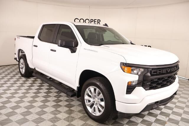 2025 Chevrolet Silverado 1500 Custom — photo 1 of 13