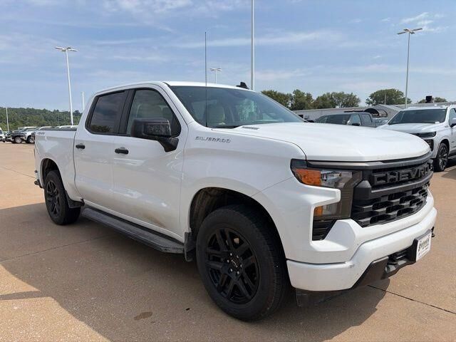 2025 Chevrolet Silverado 1500 Custom — photo 1 of 13