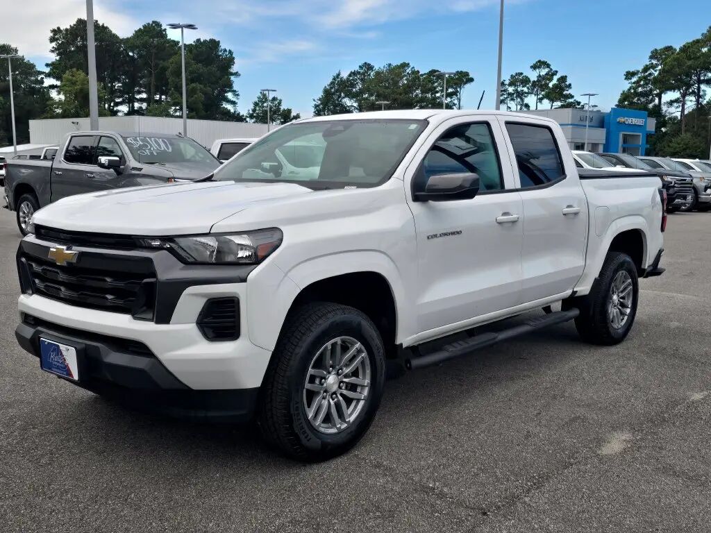 2025 Chevrolet Colorado Work Truck — photo 1 of 13