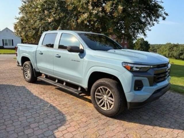 2025 Chevrolet Colorado LT — photo 1 of 46