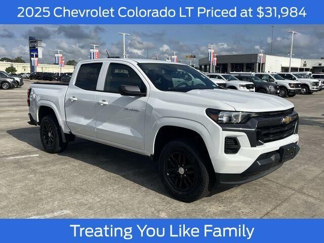 2025 Chevrolet Colorado LT — photo 1 of 13