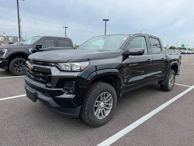 2023 Chevrolet Colorado LT — photo 1 of 13
