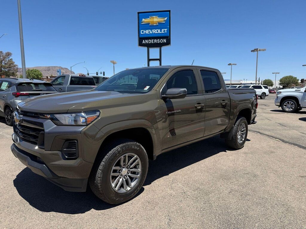 2023 Chevrolet Colorado LT — photo 1 of 13