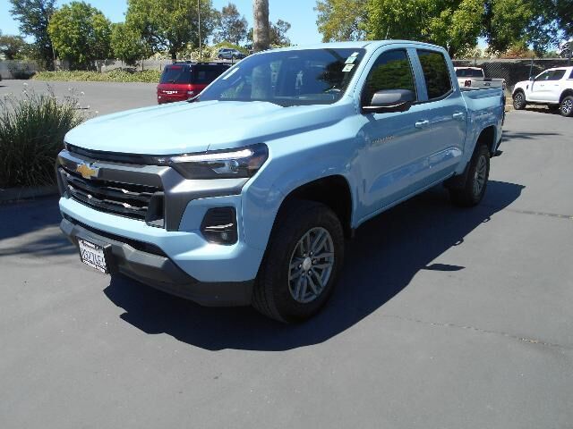 2025 Chevrolet Colorado LT — photo 1 of 13