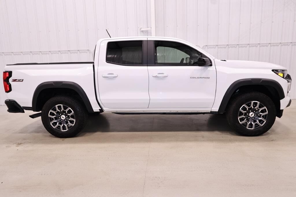 2024 Chevrolet Colorado Z71 — photo 1 of 12