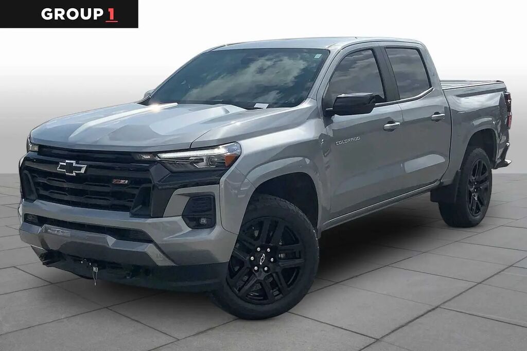 2025 Chevrolet Colorado Z71 — photo 1 of 13