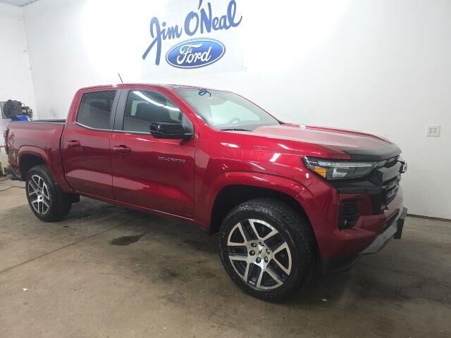 2024 Chevrolet Colorado Z71 — photo 1 of 13