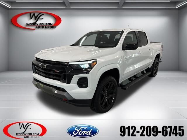 2025 Chevrolet Colorado Z71 — photo 1 of 2