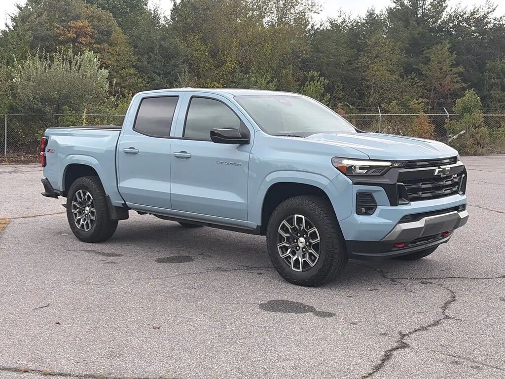 2025 Chevrolet Colorado Z71 — photo 1 of 13