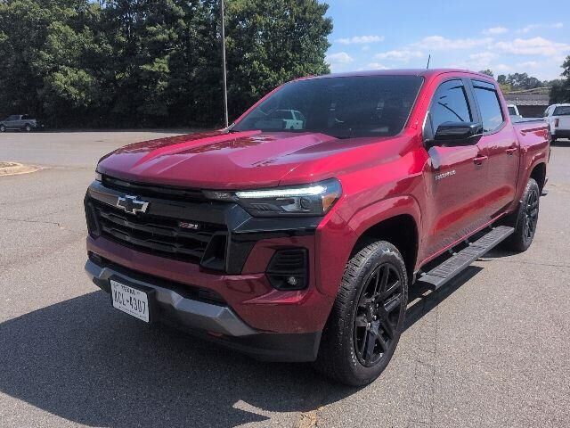 2025 Chevrolet Colorado Z71 — photo 1 of 26