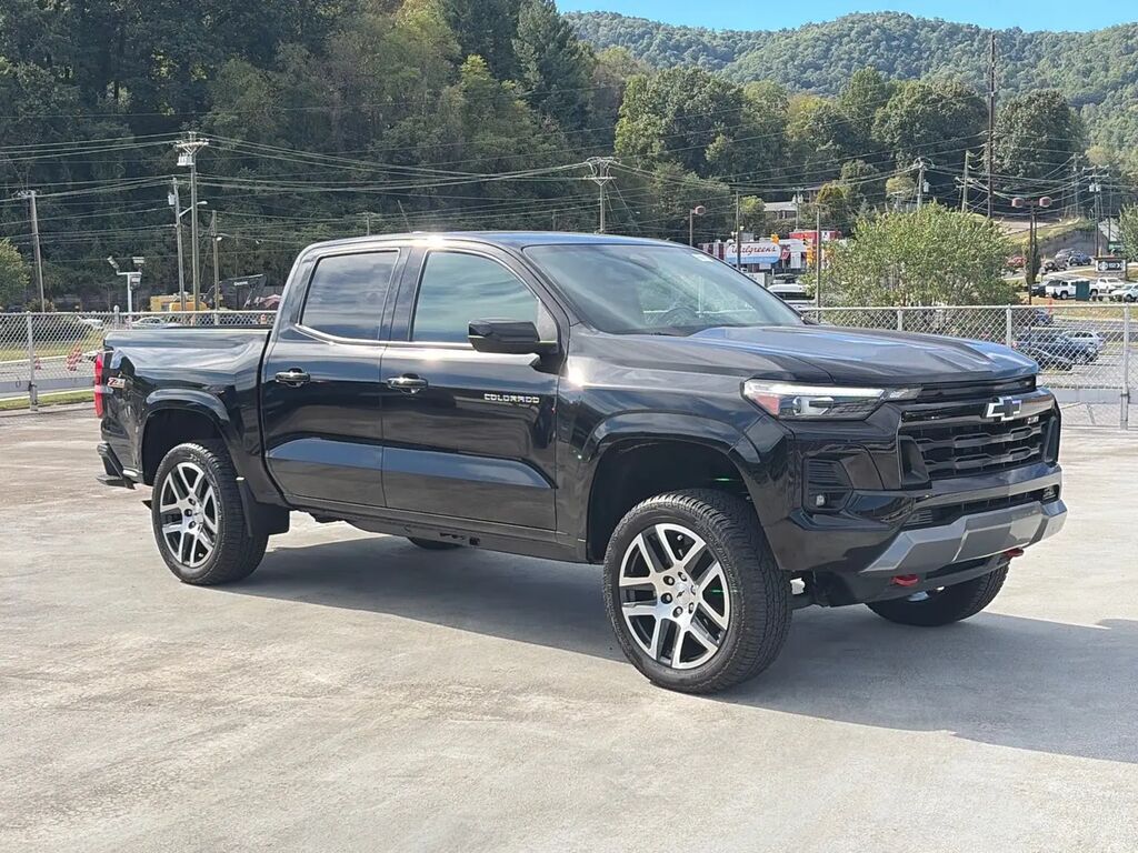 2023 Chevrolet Colorado Z71 — photo 1 of 13