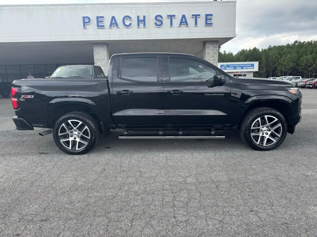 2024 Chevrolet Colorado Z71 — photo 1 of 13