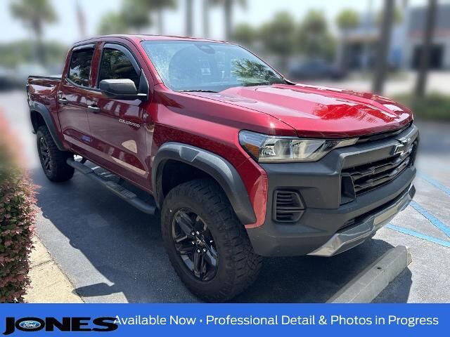 2023 Chevrolet Colorado Trail Boss — photo 1 of 37