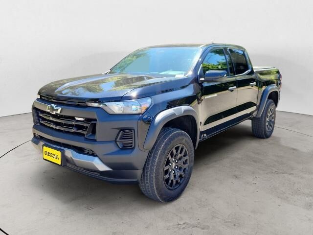 2023 Chevrolet Colorado Trail Boss — photo 1 of 3