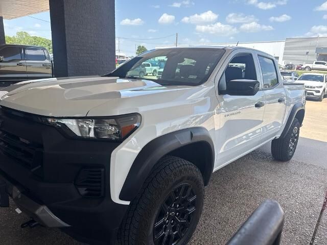 2024 Chevrolet Colorado Trail Boss — photo 1 of 26