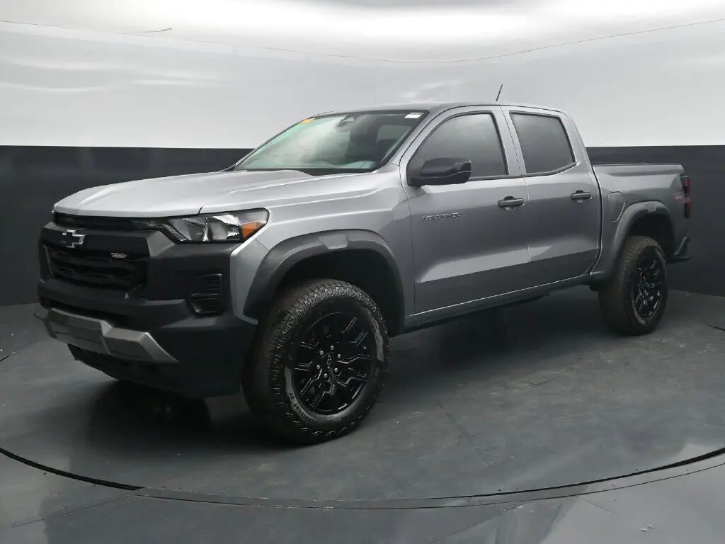 2024 Chevrolet Colorado Trail Boss — photo 1 of 13