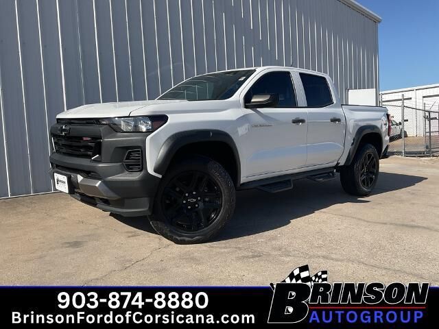 2023 Chevrolet Colorado Trail Boss — photo 1 of 13