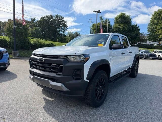 2025 Chevrolet Colorado Trail Boss — photo 1 of 11