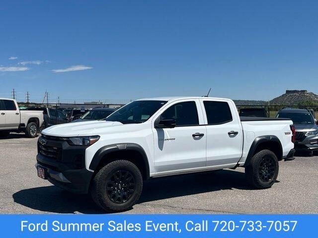 2024 Chevrolet Colorado Trail Boss — photo 1 of 13