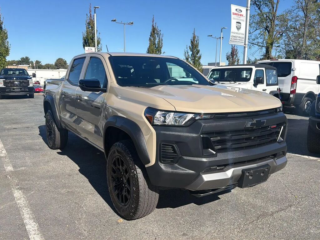 2024 Chevrolet Colorado Trail Boss — photo 1 of 12