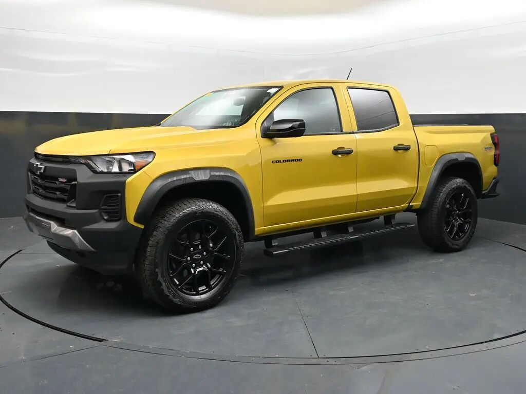 2024 Chevrolet Colorado Trail Boss — photo 1 of 25