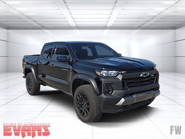 2024 Chevrolet Colorado 4WD Trail Boss — photo 1 of 13