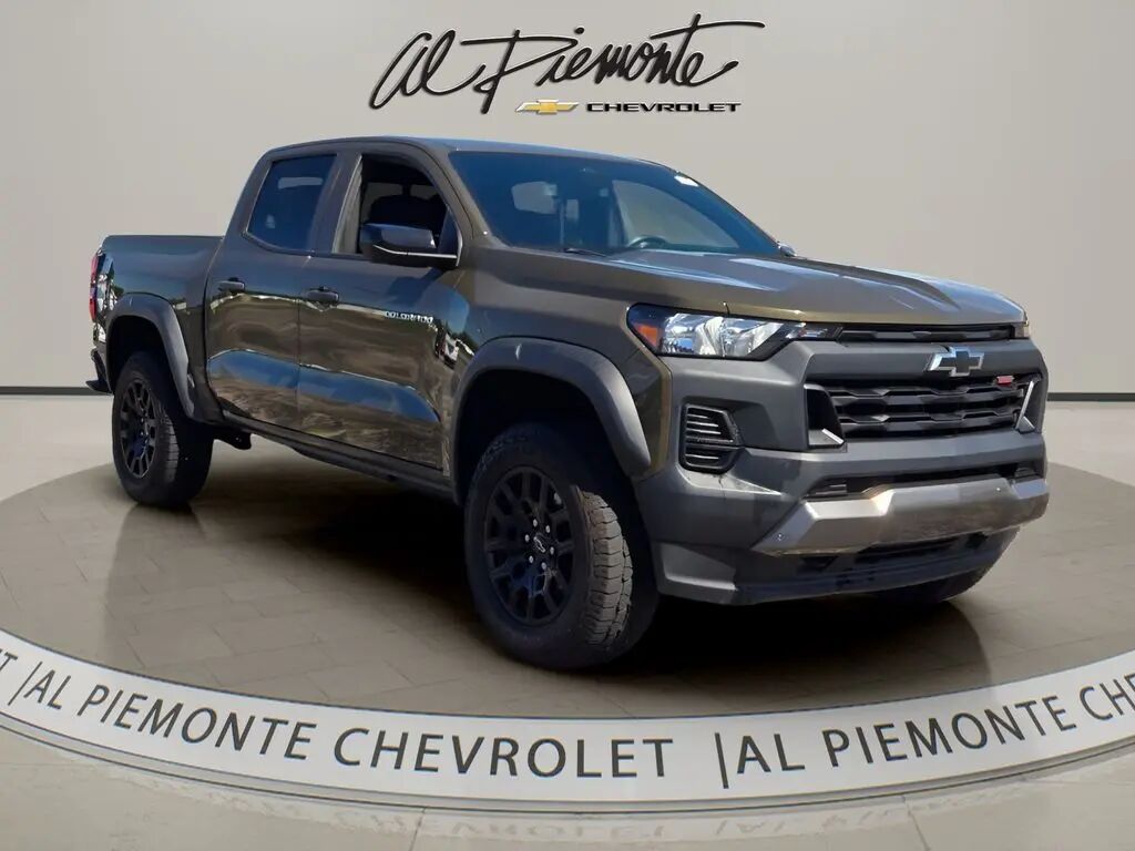 2023 Chevrolet Colorado Trail Boss — photo 1 of 13