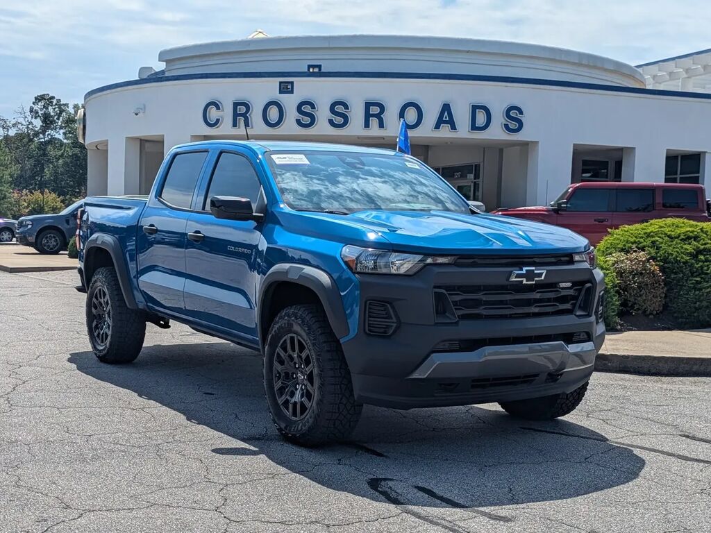 2023 Chevrolet Colorado Trail Boss — photo 1 of 27