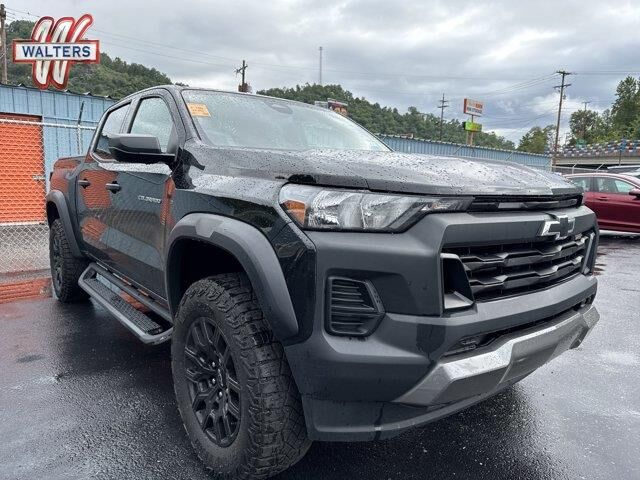 2024 Chevrolet Colorado Trail Boss — photo 1 of 13