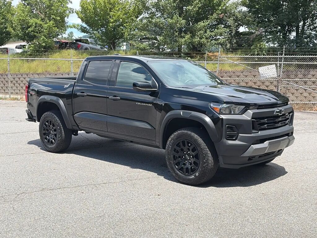 2024 Chevrolet Colorado Trail Boss — photo 1 of 14