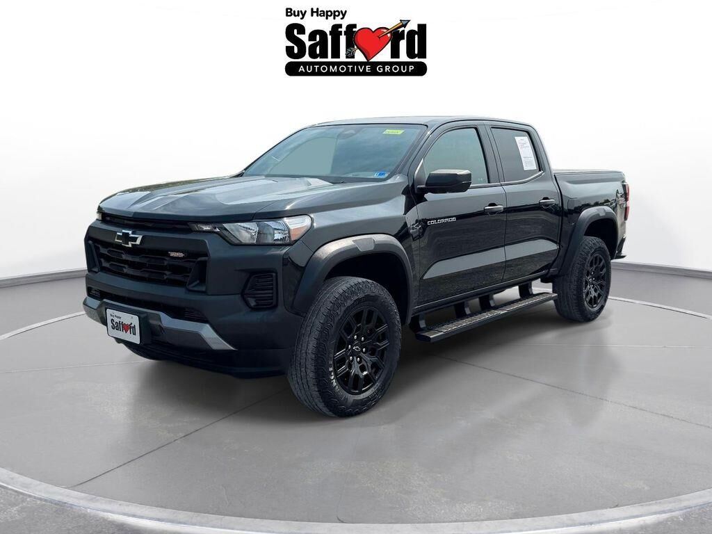 2024 Chevrolet Colorado Trail Boss — photo 1 of 13