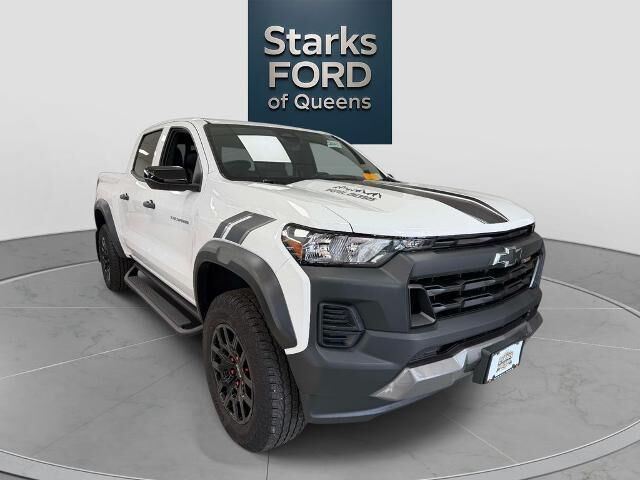 2024 Chevrolet Colorado Trail Boss — photo 1 of 13