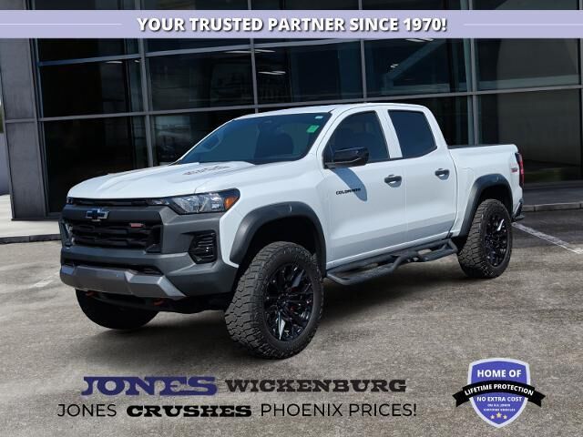 2024 Chevrolet Colorado Trail Boss — photo 1 of 13