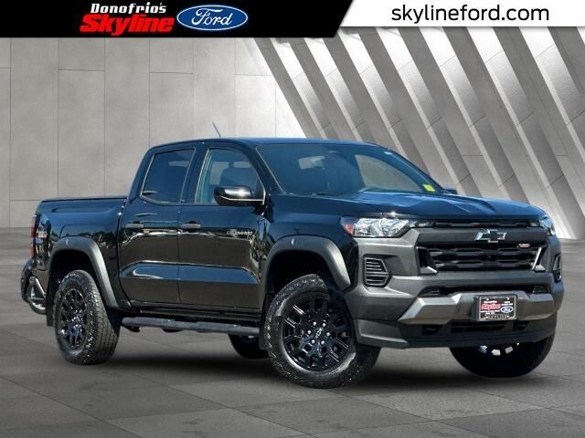 2023 Chevrolet Colorado Trail Boss — photo 1 of 26