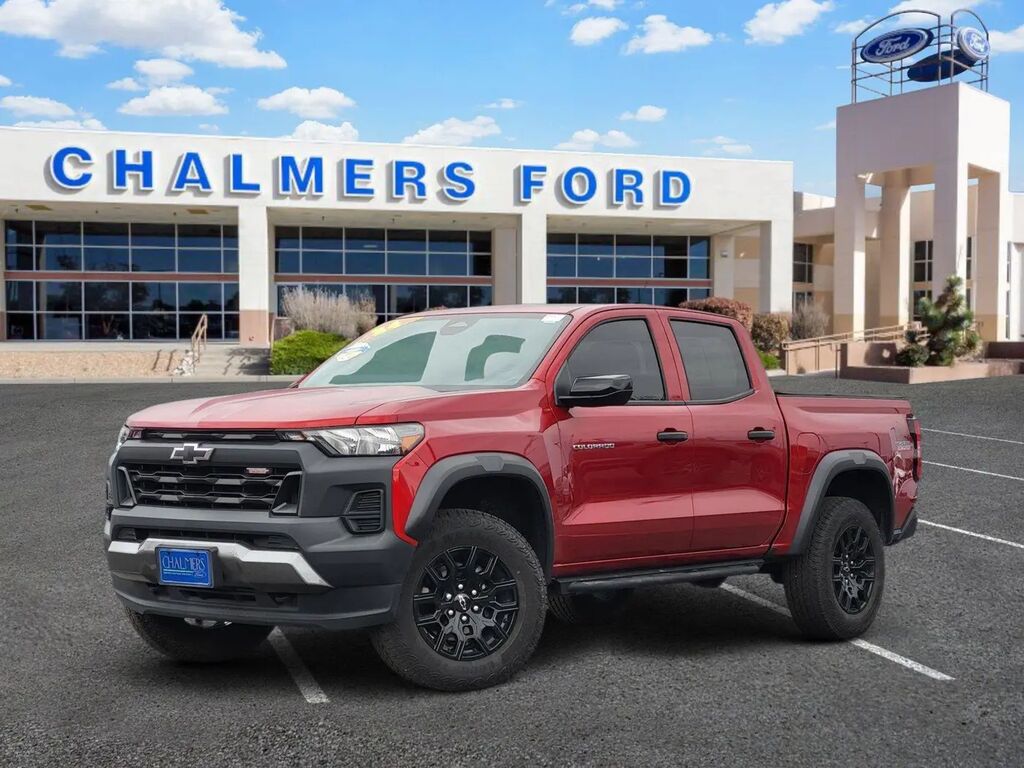 2024 Chevrolet Colorado Trail Boss — photo 1 of 13