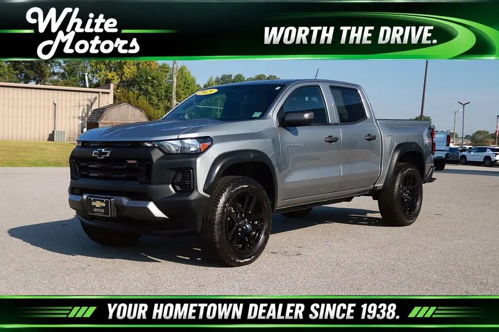 2025 Chevrolet Colorado Trail Boss — photo 1 of 13