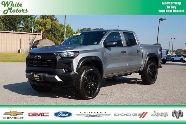 2025 Chevrolet Colorado Trail Boss — photo 1 of 13