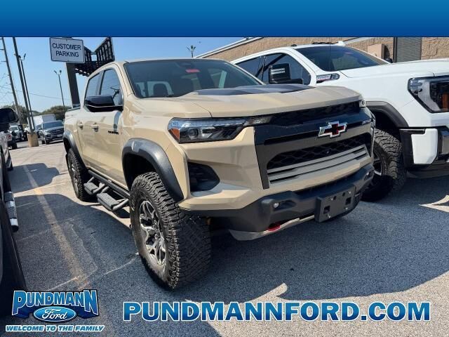 2023 Chevrolet Colorado ZR2 — photo 1 of 23