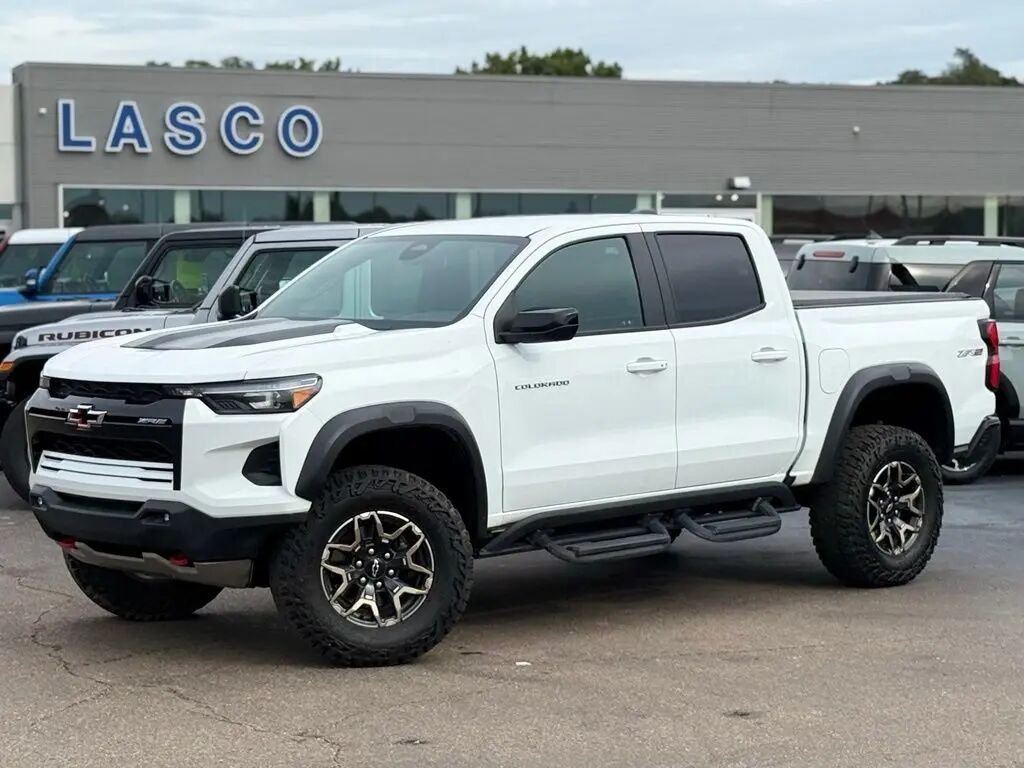 2023 Chevrolet Colorado ZR2 — photo 1 of 13