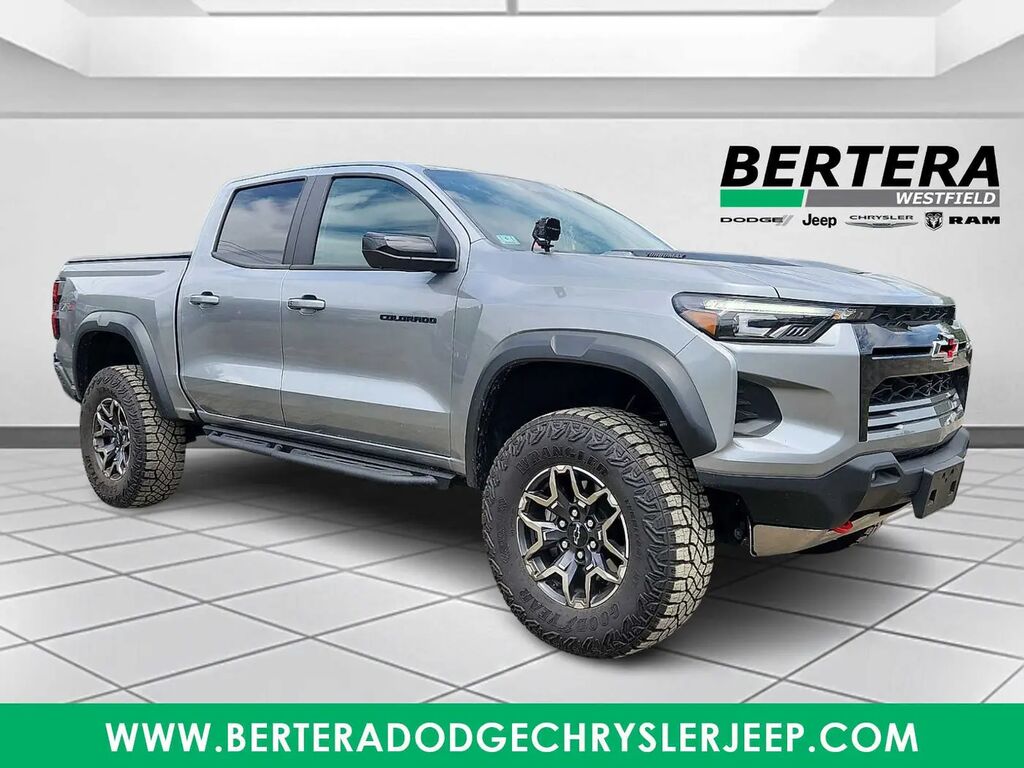 2025 Chevrolet Colorado ZR2 — photo 1 of 13