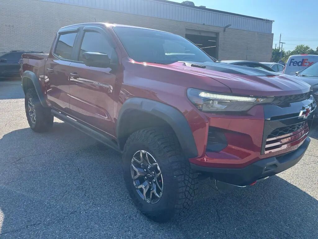 2025 Chevrolet Colorado ZR2 — photo 1 of 13