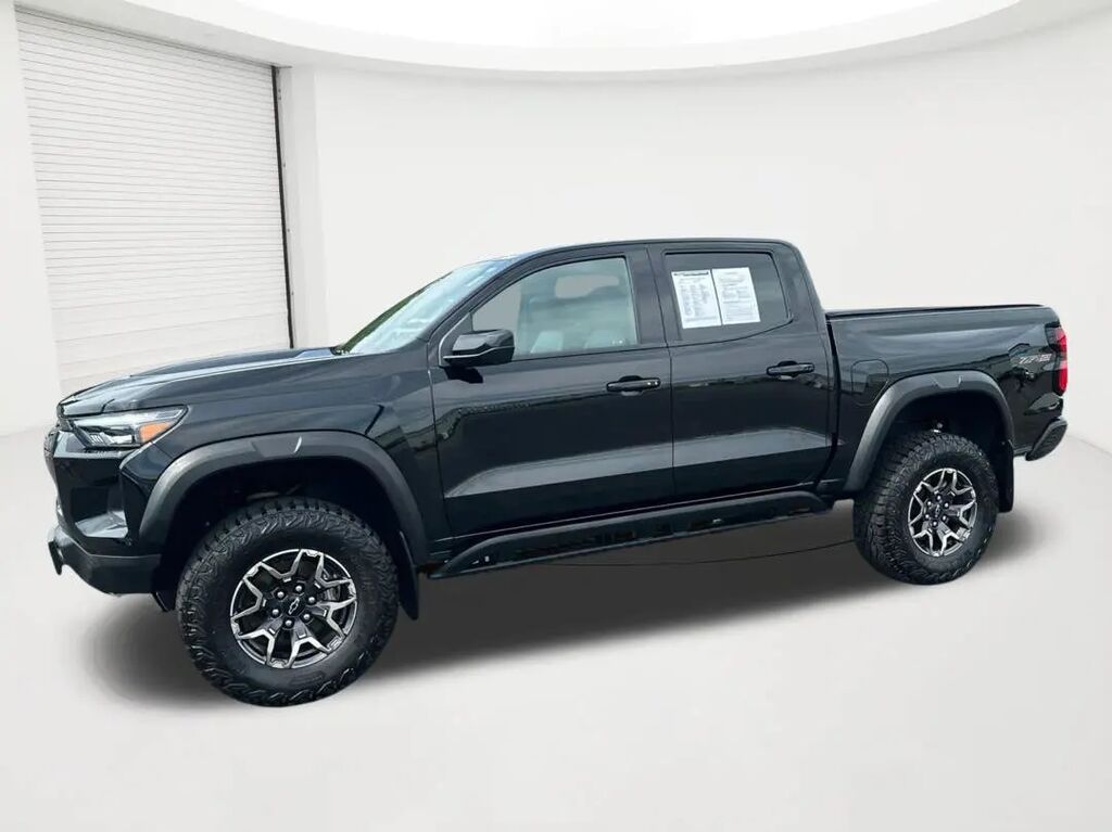 2023 Chevrolet Colorado ZR2 — photo 1 of 13