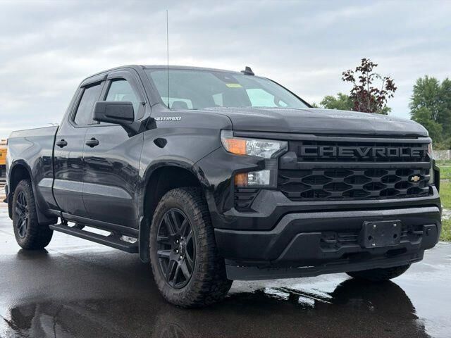 2023 Chevrolet Silverado 1500 Custom — photo 1 of 26
