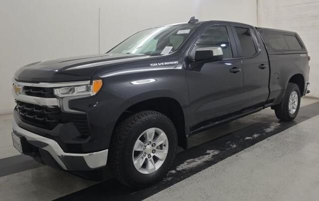 2023 Chevrolet Silverado 1500 LT — photo 1 of 45