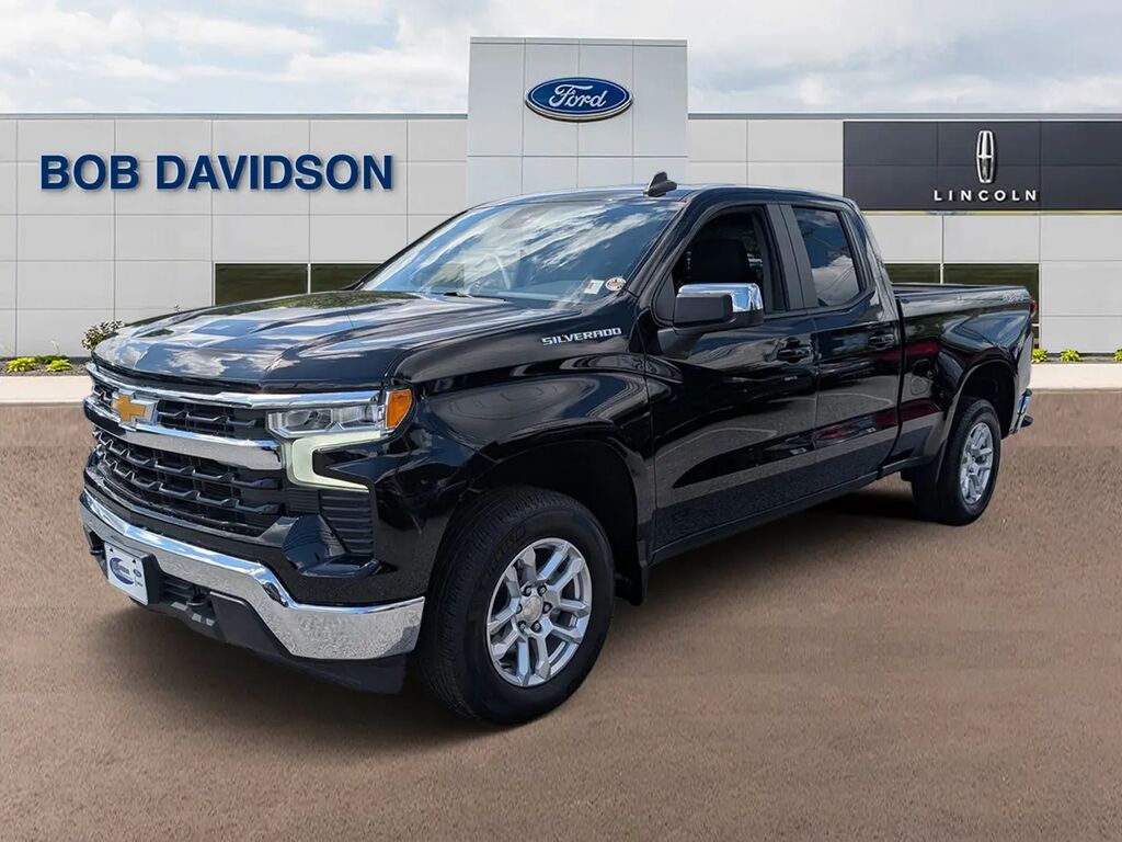 2023 Chevrolet Silverado 1500 LT — photo 1 of 13