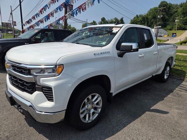 2023 Chevrolet Silverado 1500 LT — photo 1 of 13